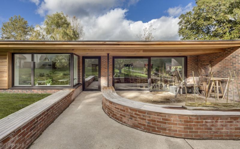 CaSA-The Lantern-Ringwood-entrance bench-8709-LAND.jpg